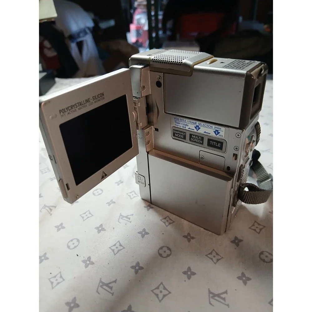 Vtg JVC GR-DVM70U Mini DV Digital Video Camera Japan Digital Still For Parts